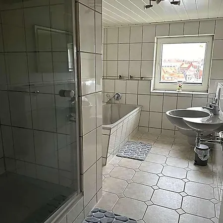 Am Bahnhof 3*